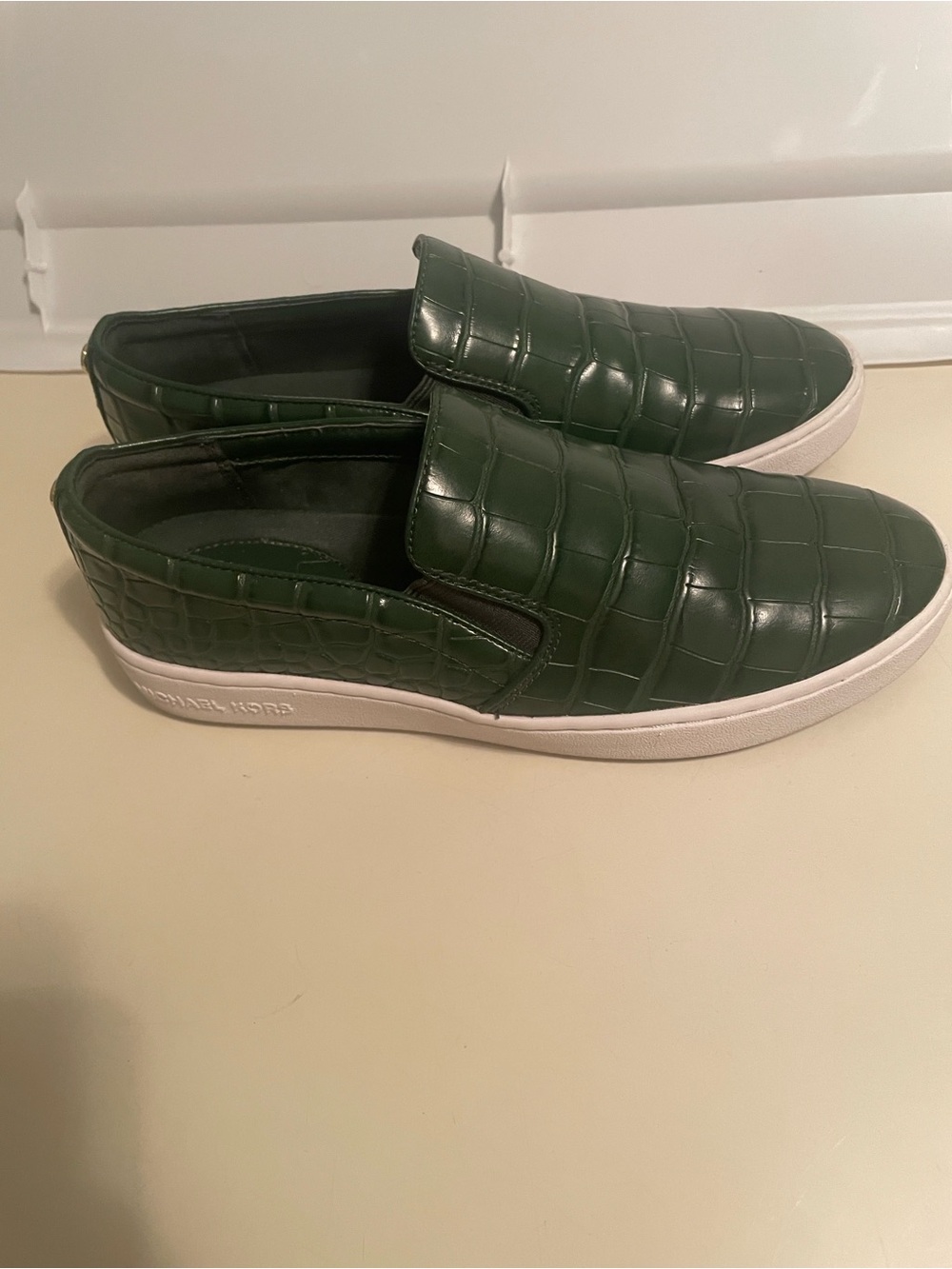 MICHAEL Michael Kors Keaton Green Croc-Embossed Slip-On Sneakers with White Sole